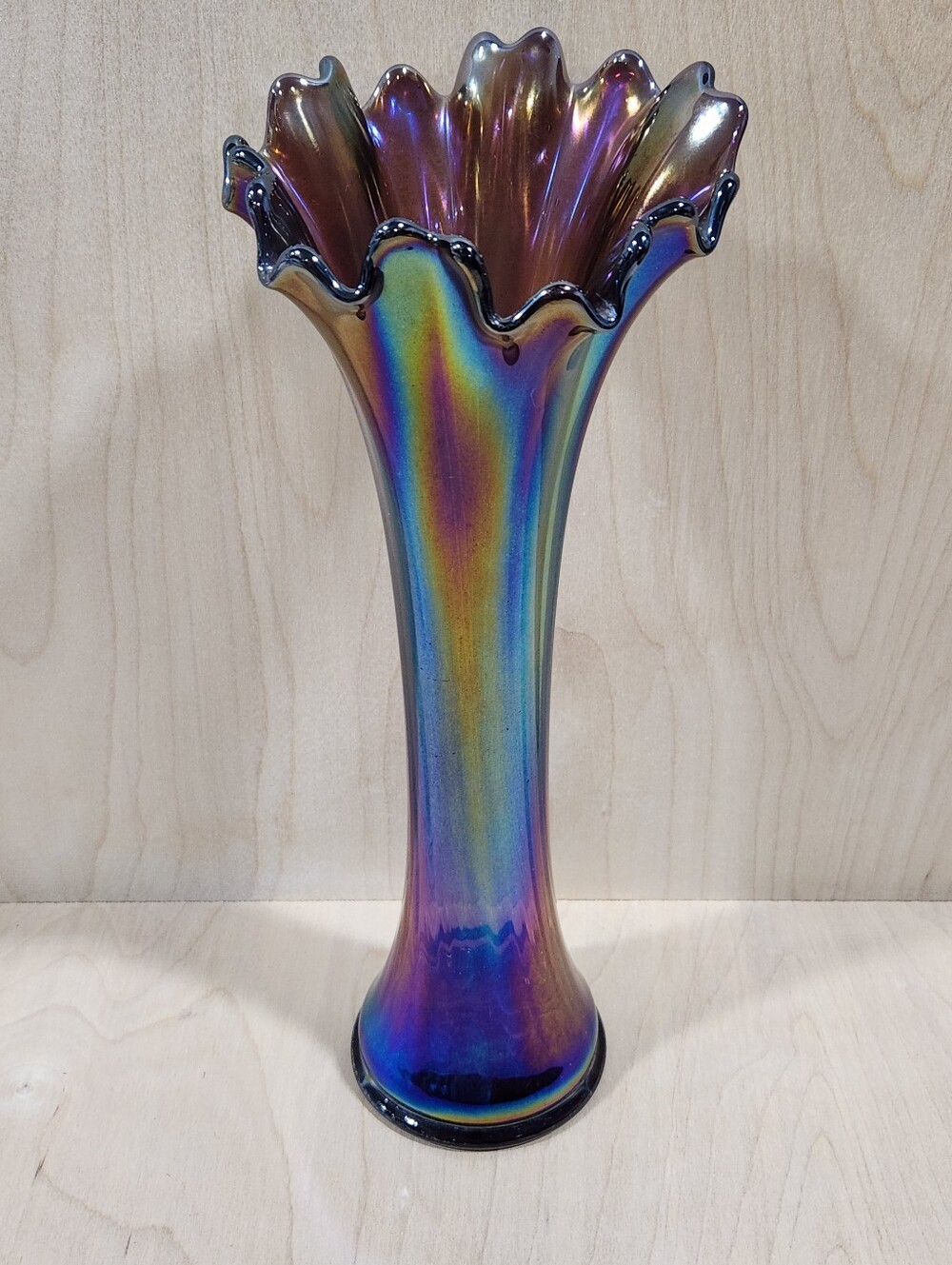 Vintage Iridescent Amethyst Purple Glass Ruffled Rim Trumpet Vase 12 Inch VTG - Picture 9 of 12